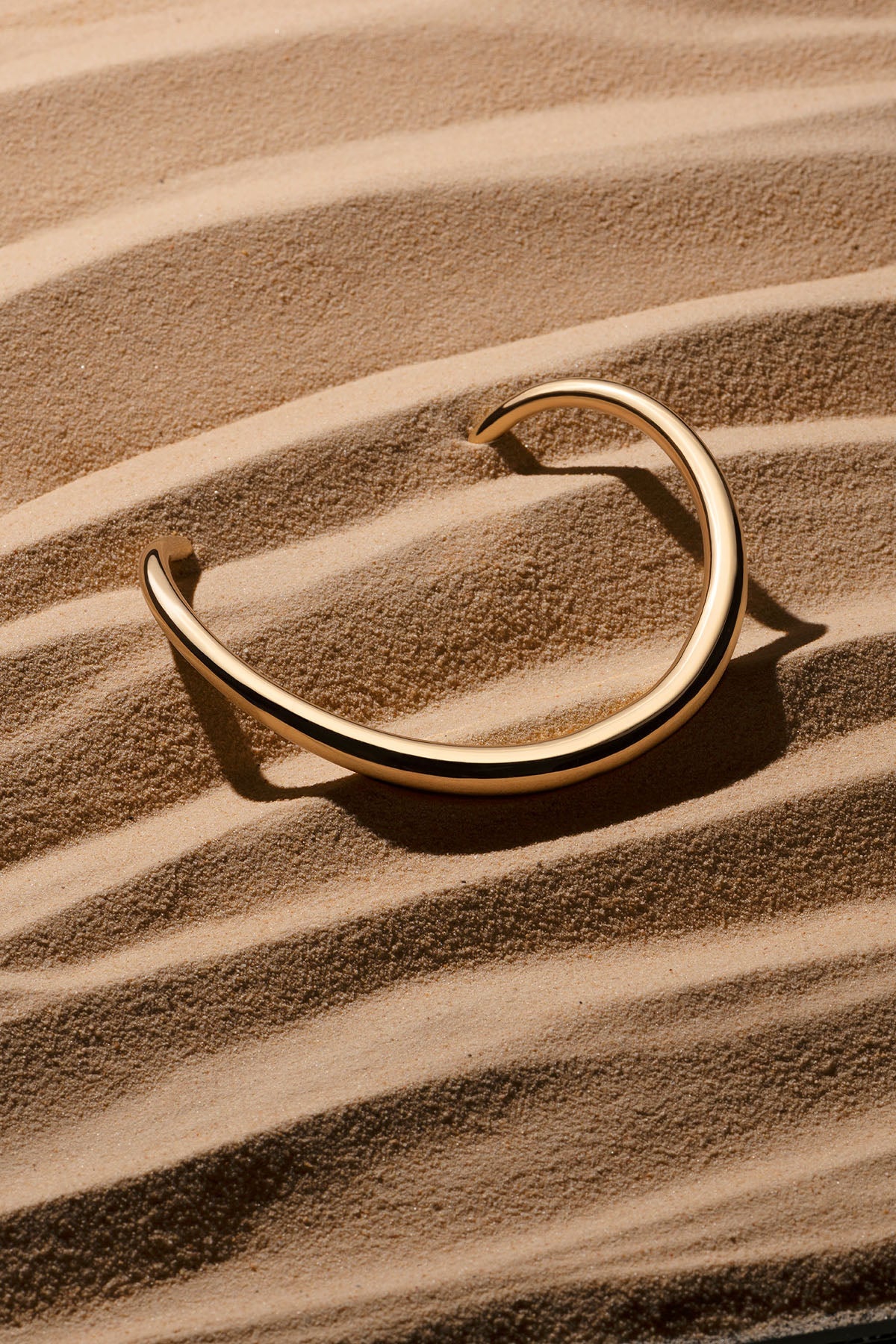 APM Monaco Bold Choker in yellow gold on soft beach