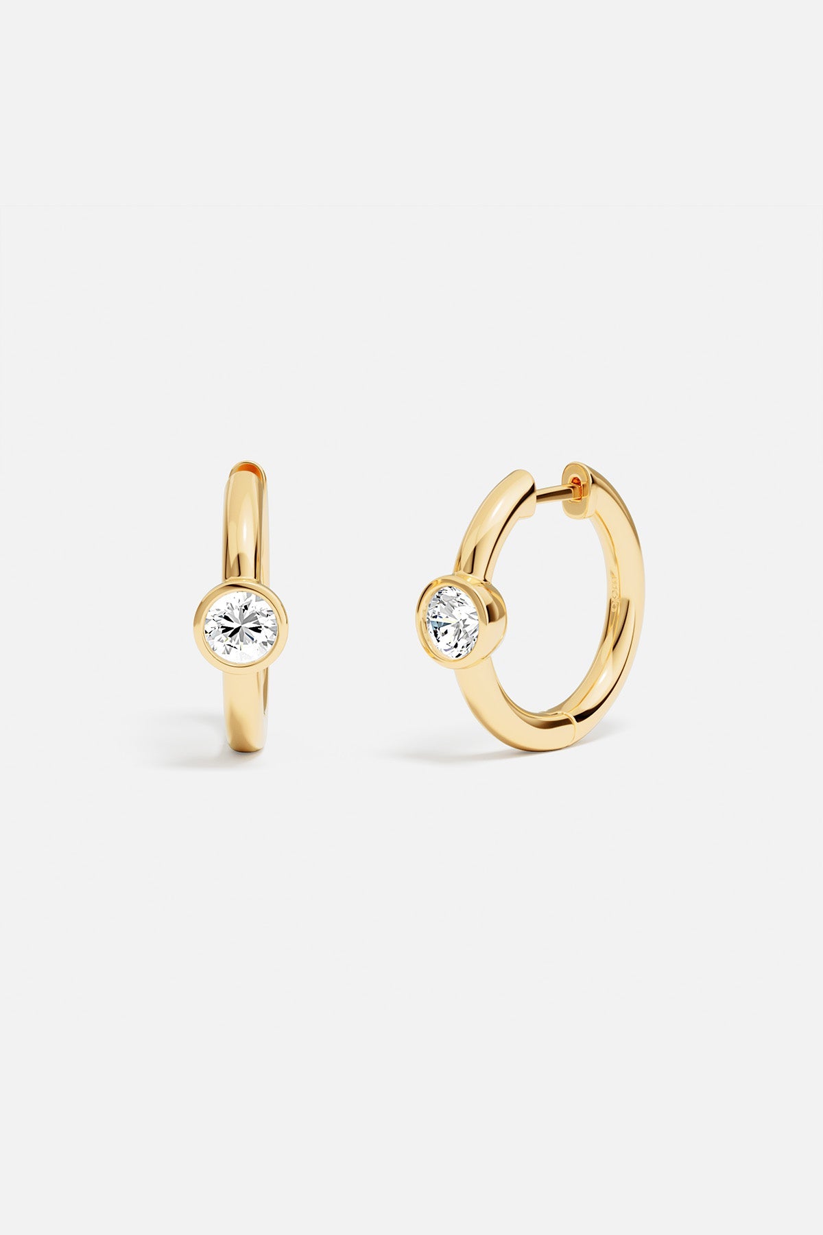 APM Monaco Éclat Hoop Earrings in Yellow Gold