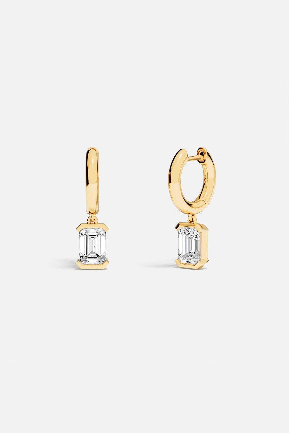 APM Monaco Éclat Hoop Earrings in Yellow Gold