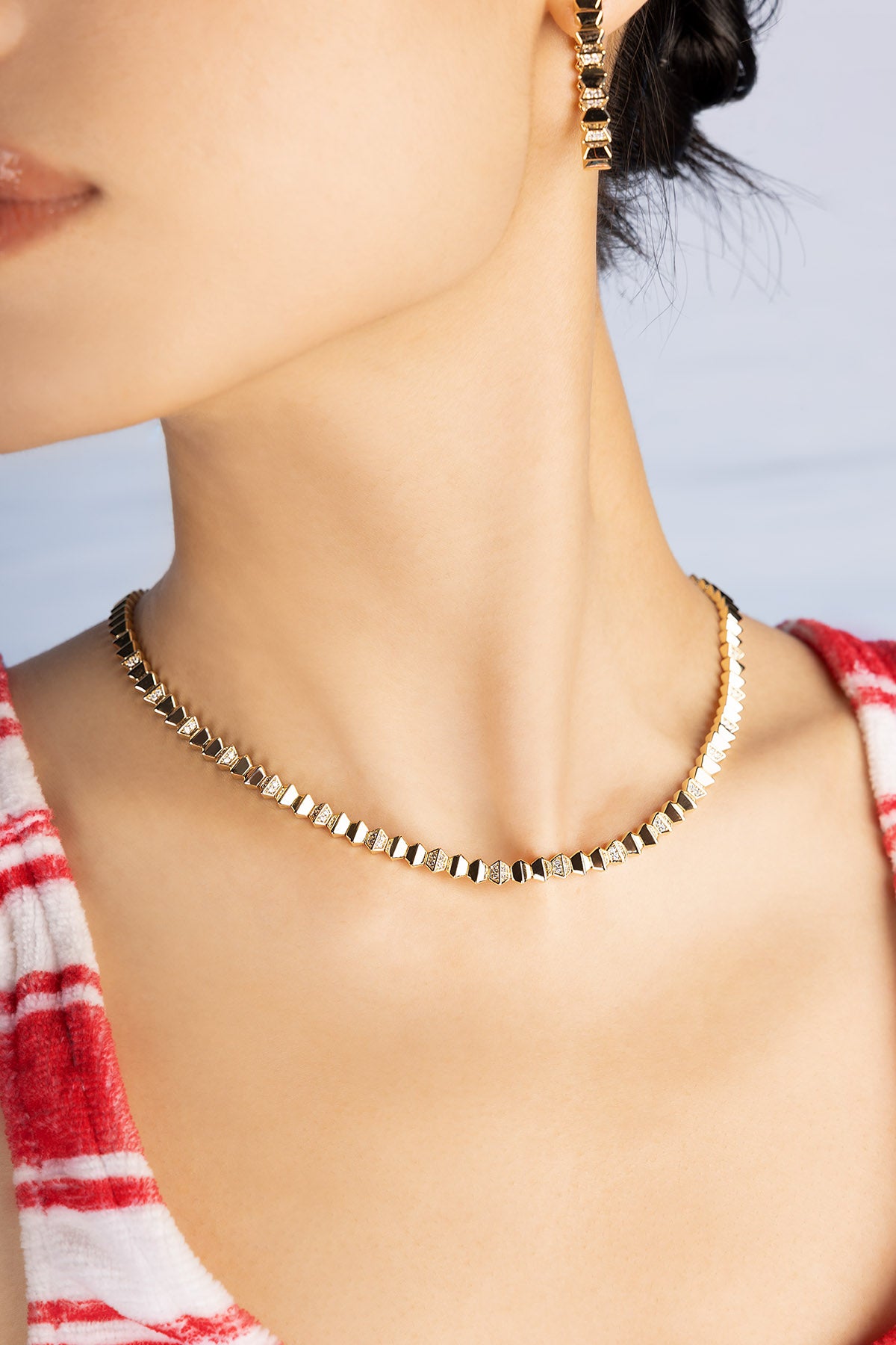 02-YC8487OX-APM-Monaco-Up-and-Down-Necklace-Worn