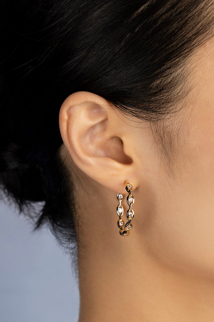 02-YE15804OX-APM-Monaco-Enchaîné-Earrings
