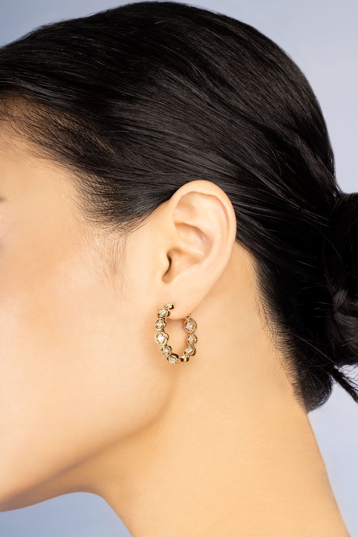 02-YE16755OX-APM-Monaco-Les-Bulles-d'Eau-Earrings-Worn