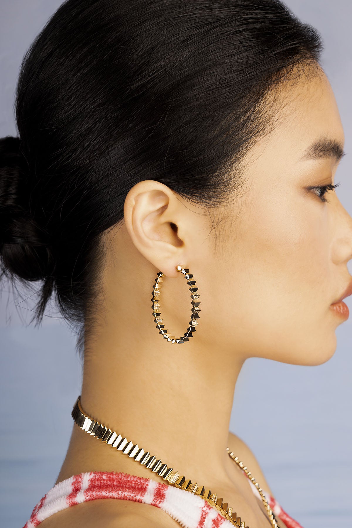 02-YE16879OX-APM-Monaco-Earrings-Worn