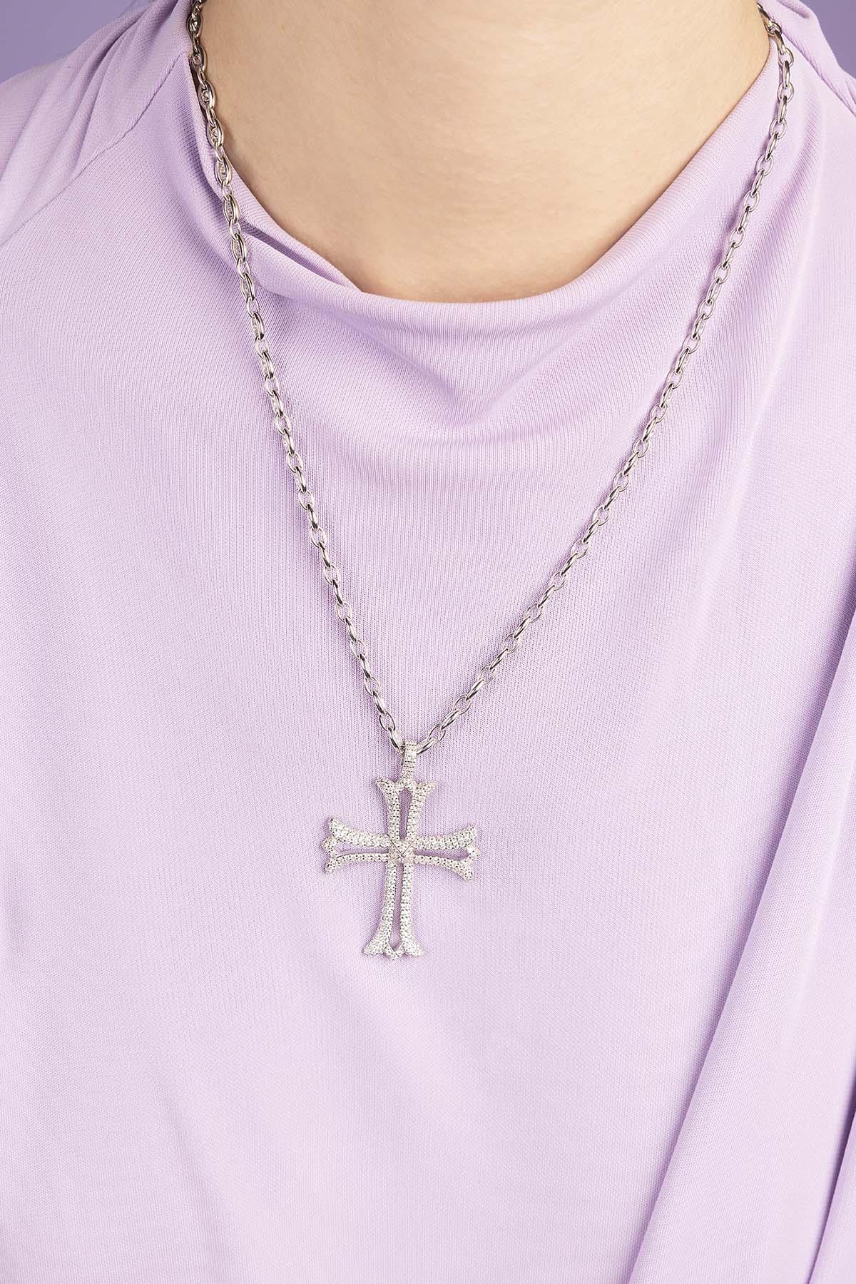 قلادة صليب مرصّعة مقاس XL