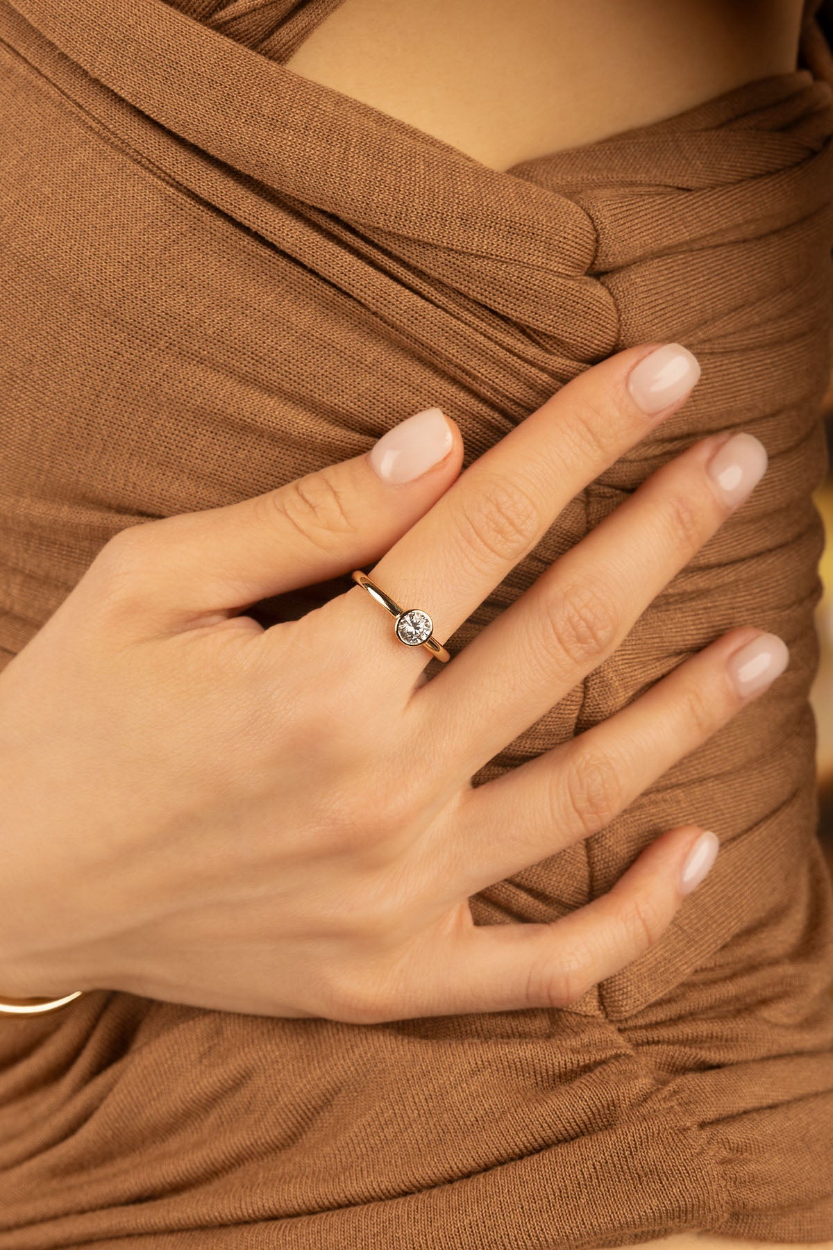 APM Monaco Éclat Ring in Yellow Gold worn on hand
