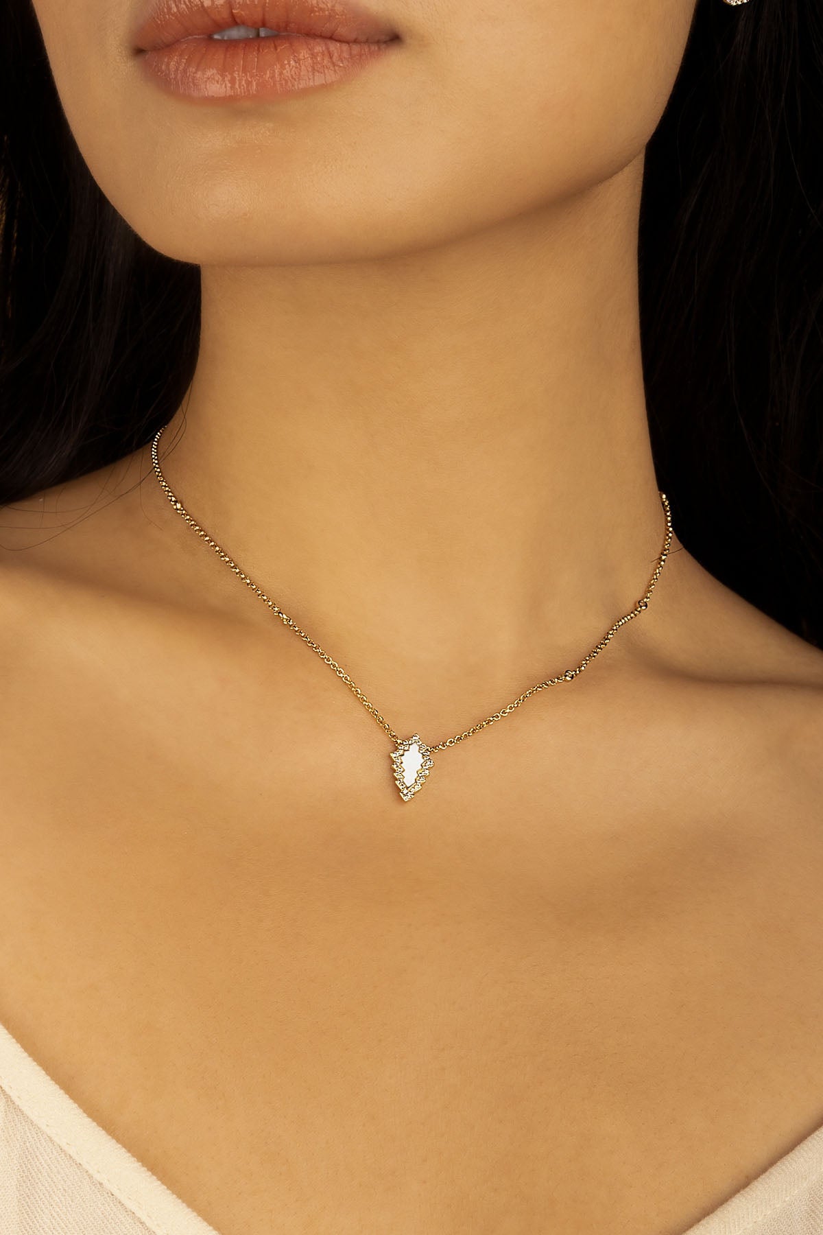 APM Monaco Éclat Adjustable Necklace in Yellow Gold worn on model