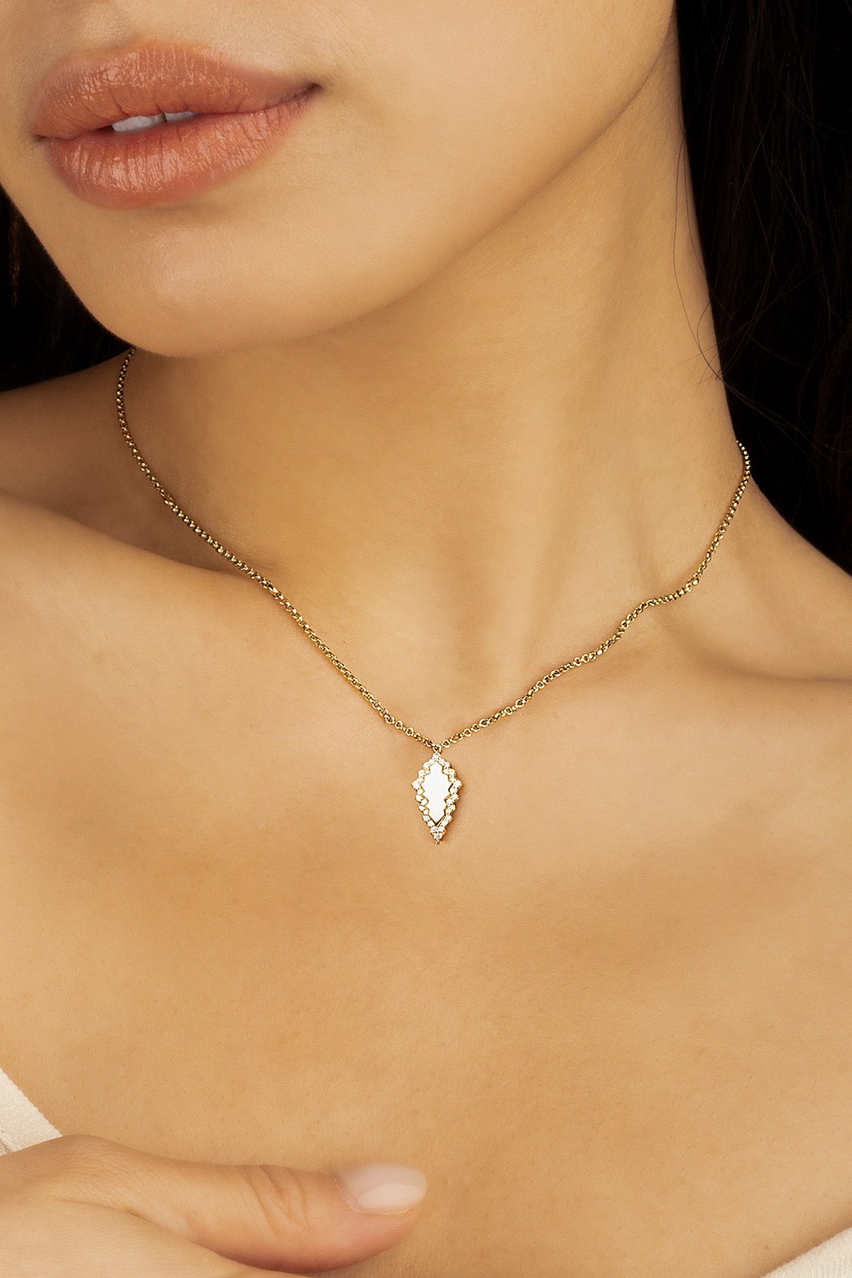 APM Monaco Éclat Adjustable Necklace in Yellow Gold worn on model